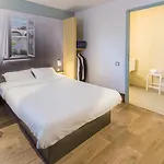 Hotel Angers 2 Universite 2*