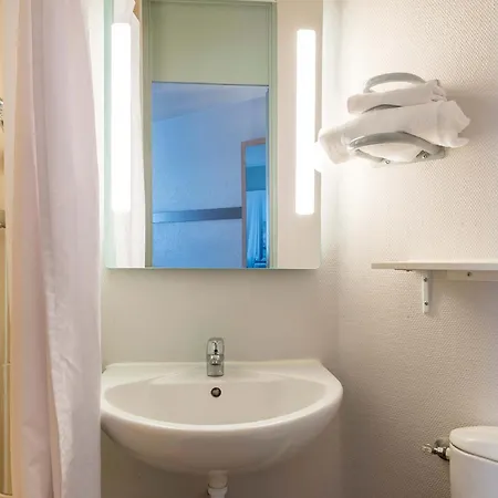 B&B Hotel Angers 2 Universite 2* Beaucouze